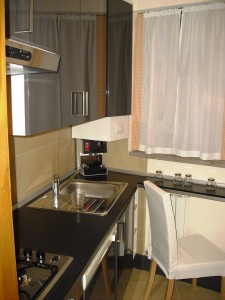 17 Spagna apt kitchen   